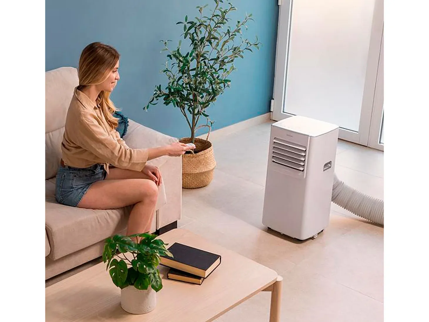 Aire acondicionado portátil Cecotec ForceClima 7100 Soundless 7000BTU 780W 4 modos 2 velocidades A blanco