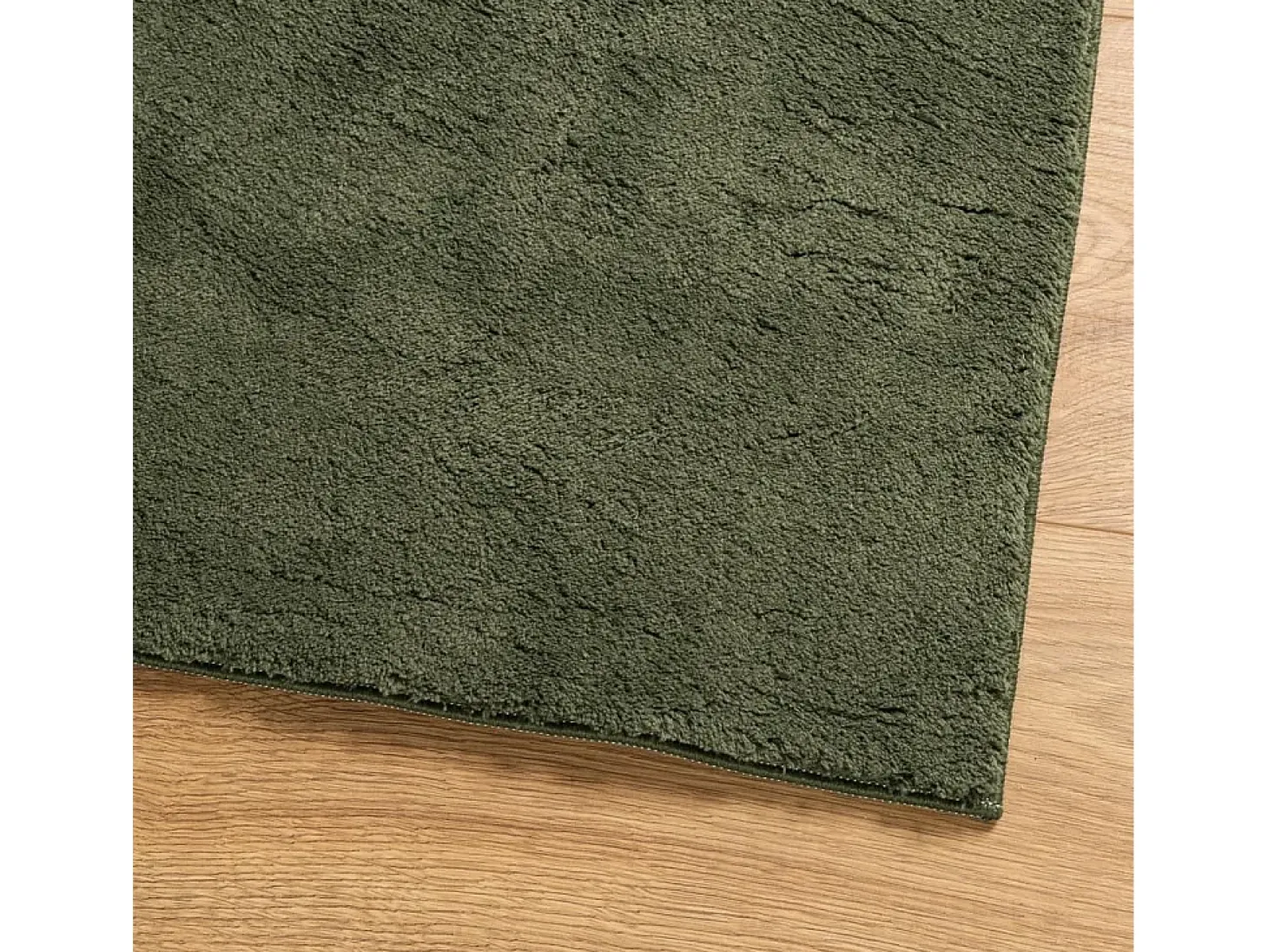Alfombra HUARTE de pelo corto suave y lavable verde bosque 80x150cm