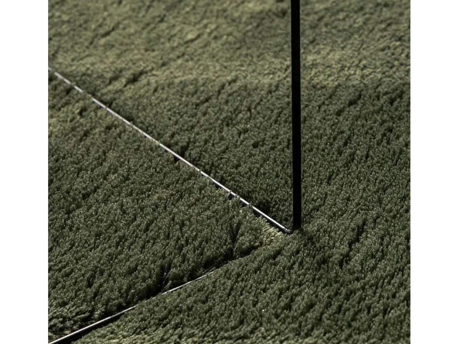 Alfombra HUARTE de pelo corto suave lavable verde bosque 140x200 cm
