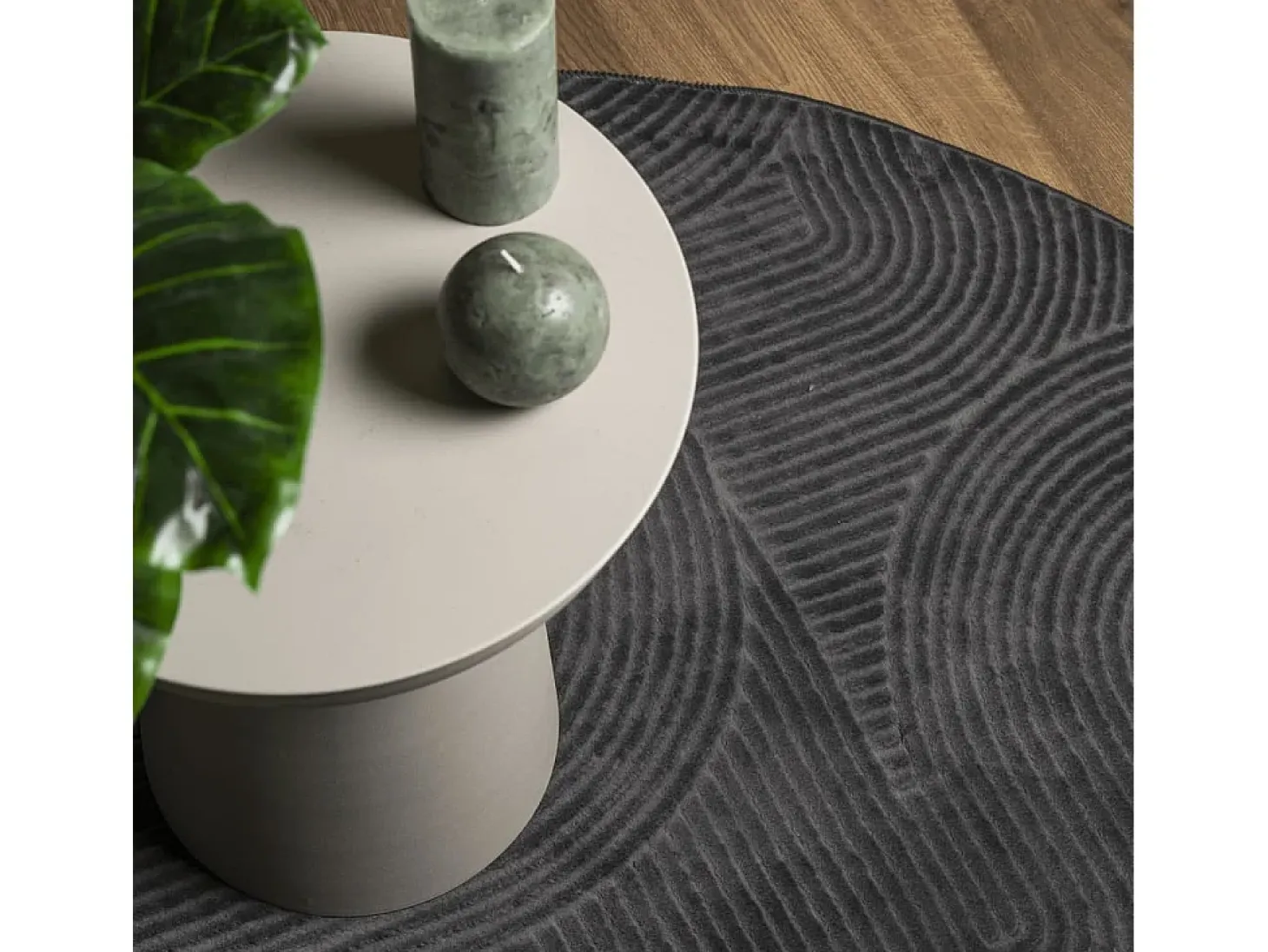 Alfombra IZA de pelo corto de estilo escandinavo en color antracita Ø 120 cm
