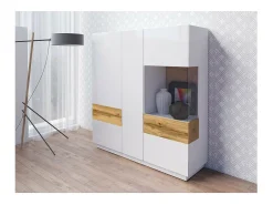 Aparador alto KILES de tres puertas con LED. Color blanco y roble. Estilo diseño.