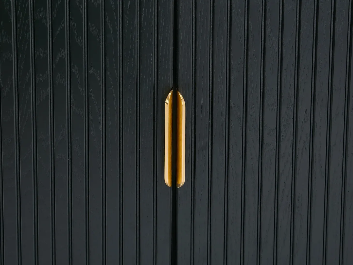 Aparador con 2 puertas y 3 cajones chapado en roble y metal - Negro y Dorado - SIRIOLA