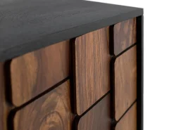 Aparador con cuatro puertas fabricado en madera de sheesam