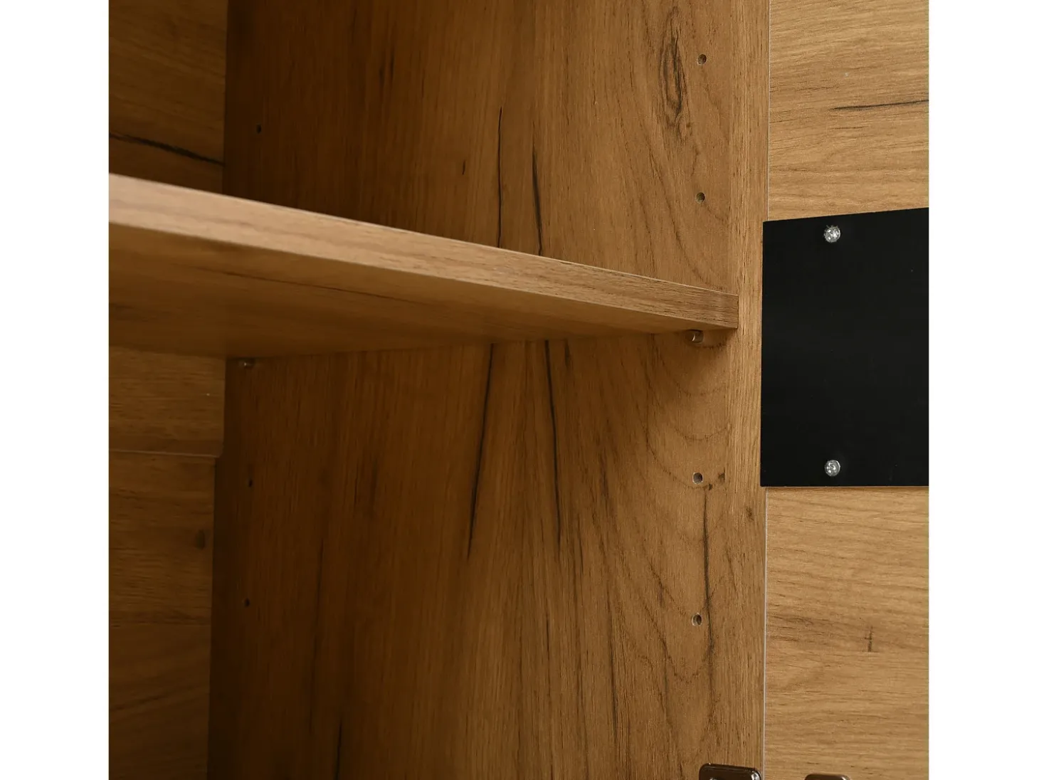 Aparador de salón con 3 puertas de almacenamiento y estantes ajustables – Madera natural y negro