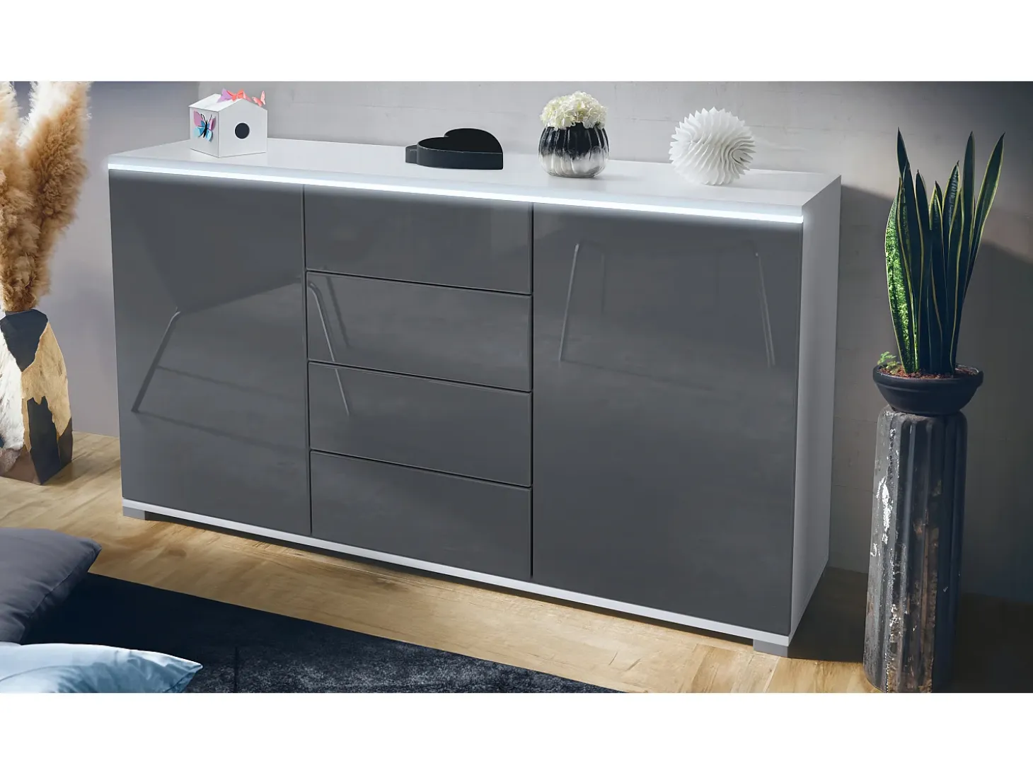 Aparador Faro V1 – Mueble con 2 Puertas y 4 Cajones, Armario con Tira de Luz LED, blanco mate / gris de alto brillo (138,5 x 75,5 x 35)
