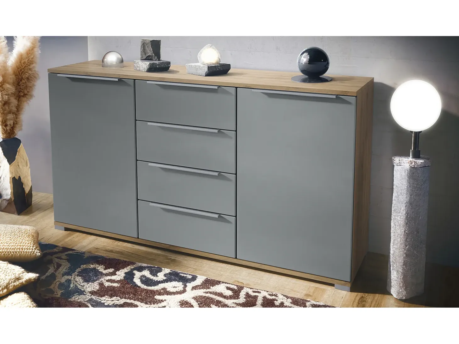 Aparador Linio V1, Mueble con 2 puertas y 4 cajones, Roble Evoke / grafito satinado (138,5 x 75,5 x 35 cm)