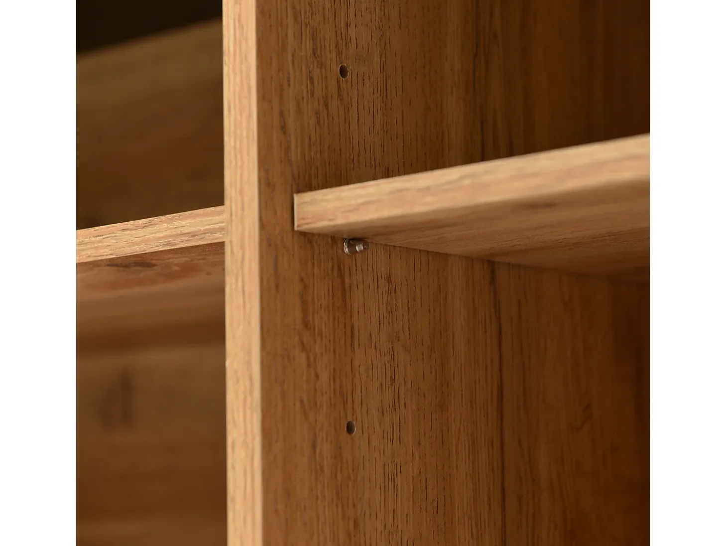 Aparador moderno de madera con 3 puertas y estantes, madera natural, cómoda.