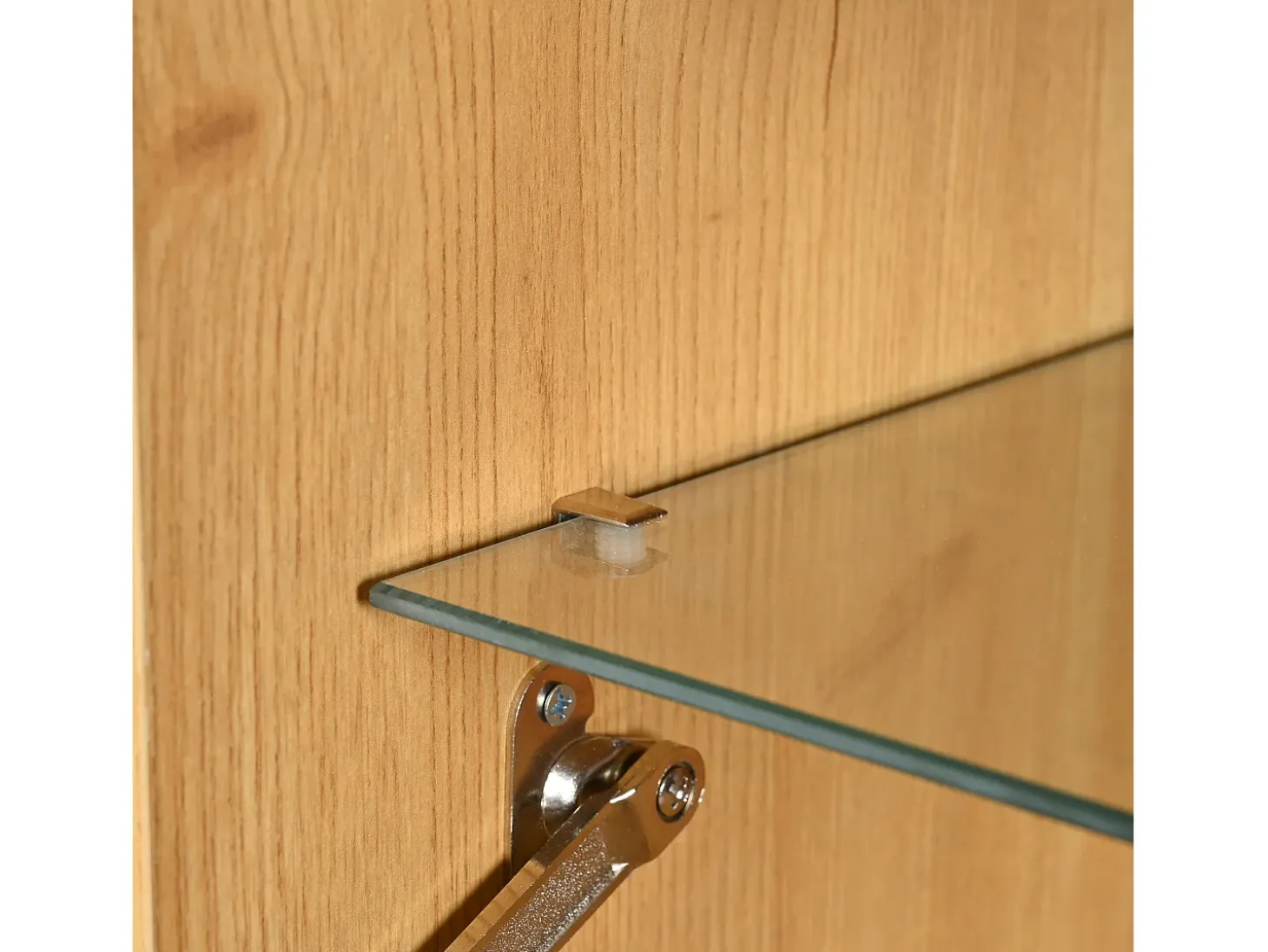 Aparador 110x38x111cm con 3 puertas incluyendo 1 puerta de cristal, 2 cajones y botelleros, LED incluido, en color madera natural clara