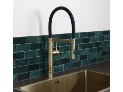 Architek Mezclador de fregadero con rociador móvil dorado Essebagno