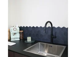 Architek mezclador de fregadero con rociador extraíble negro Essebagno