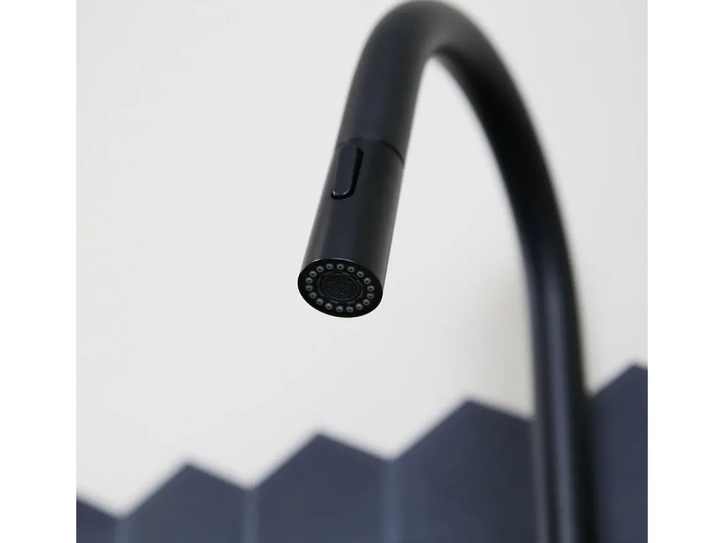 Architek mezclador de fregadero con rociador extraíble negro Essebagno