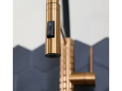 Architek Mezclador de fregadero con rociador móvil en cobre cepillado Essebagno