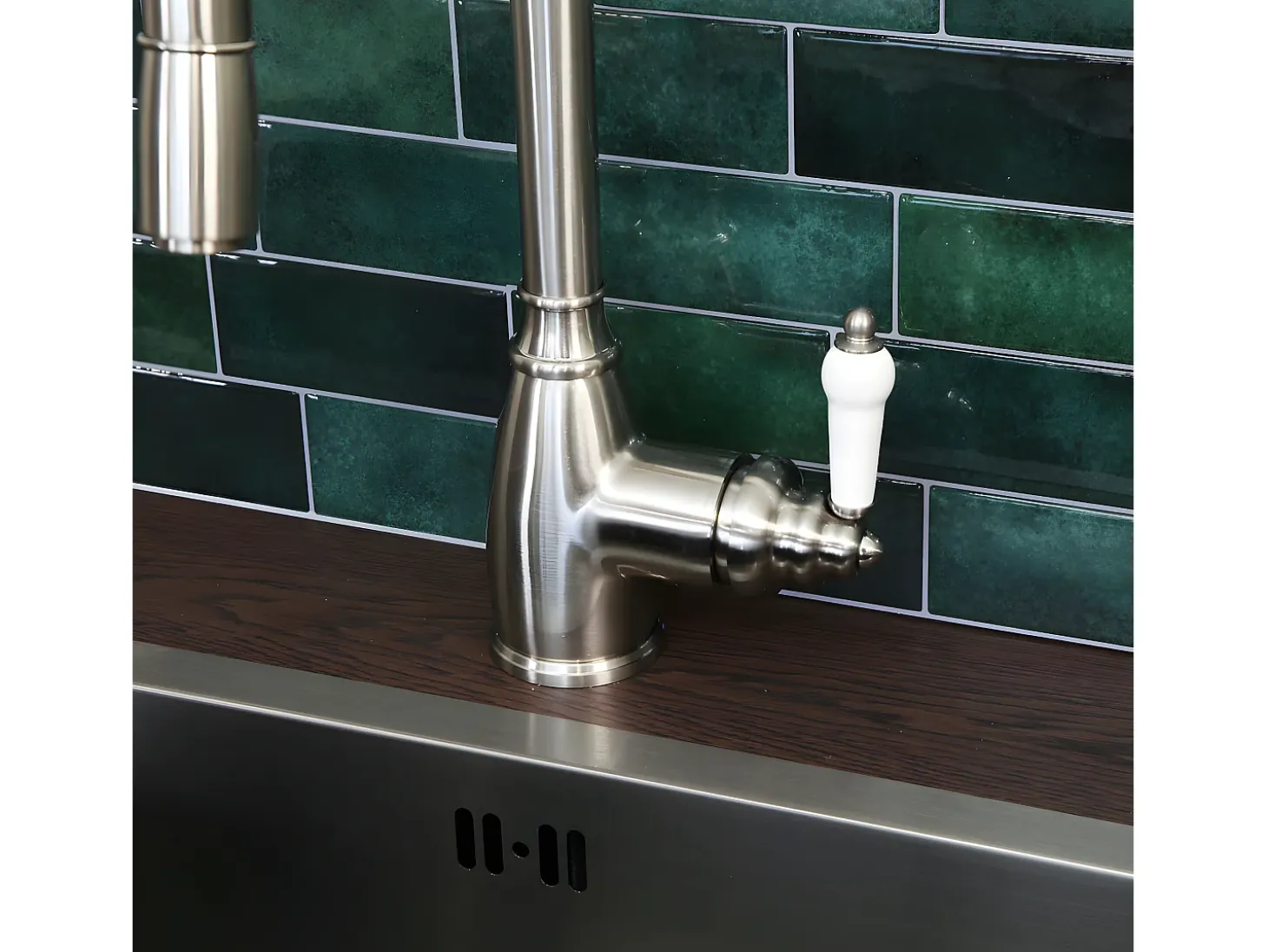 Ascott Mezclador para fregadero con ducha extraíble, estilo acero inoxidable Essebagno