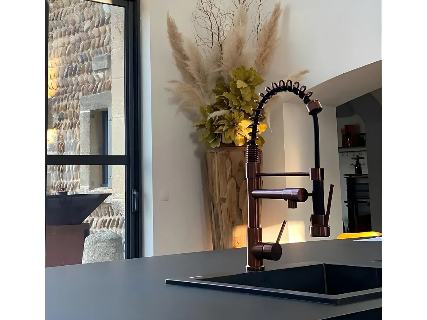 Big Pro Mezclador de fregadero con rociador móvil cobre cepillado Essebagno