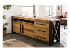 Buffet CAVARA 195 cm – Pino macizo vintage marrón y metal negro – 2 puertas, 3 cajones y botellero