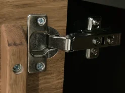 Buffet en madera de roble miel y acero negro 2 puertas 4 cajones Mazora 170 cm