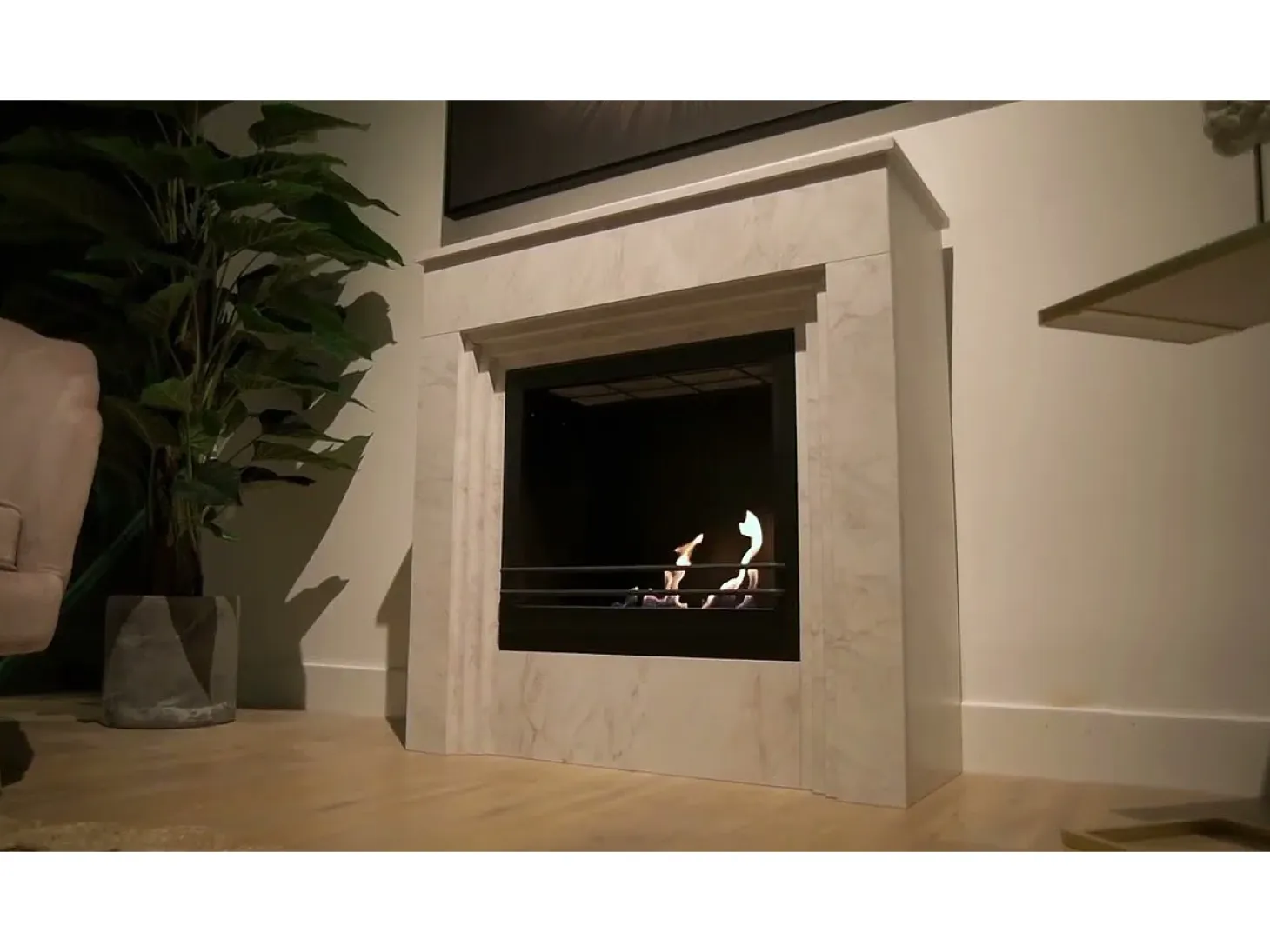 Chimenea de bioetanol de pie BELLINI de madera efecto mármol blanco, fabricada en Italia, L96 x P35 x H96