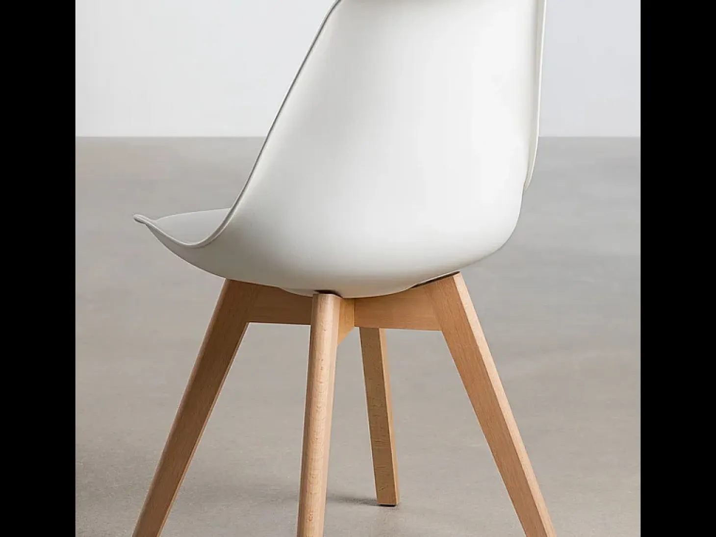 Conjunto de 2 sillas "Stilezze" tapizadas en piel sintética blanca con patas de madera cm 52x48,5 82h