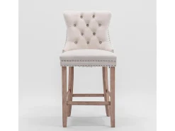 Conjunto de taburetes de bar con detalles remachados y patas de madera, tapizado cromado con tachuelas, terciopelo, beige