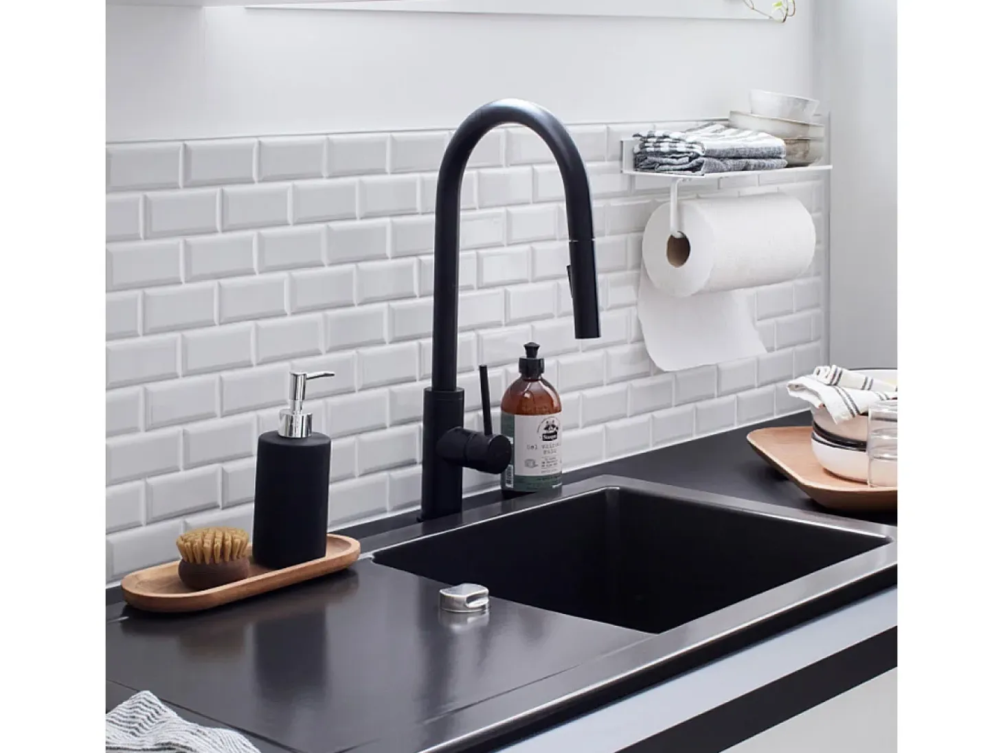 Foga Mezclador de fregadero con teleducha extraíble en negro mate Essebagno