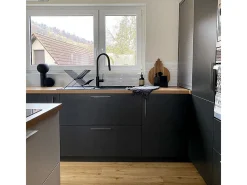 Foga Mezclador de fregadero con teleducha extraíble en negro mate Essebagno