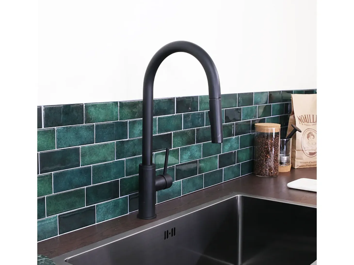 Foga Mezclador de fregadero con teleducha extraíble en negro mate Essebagno