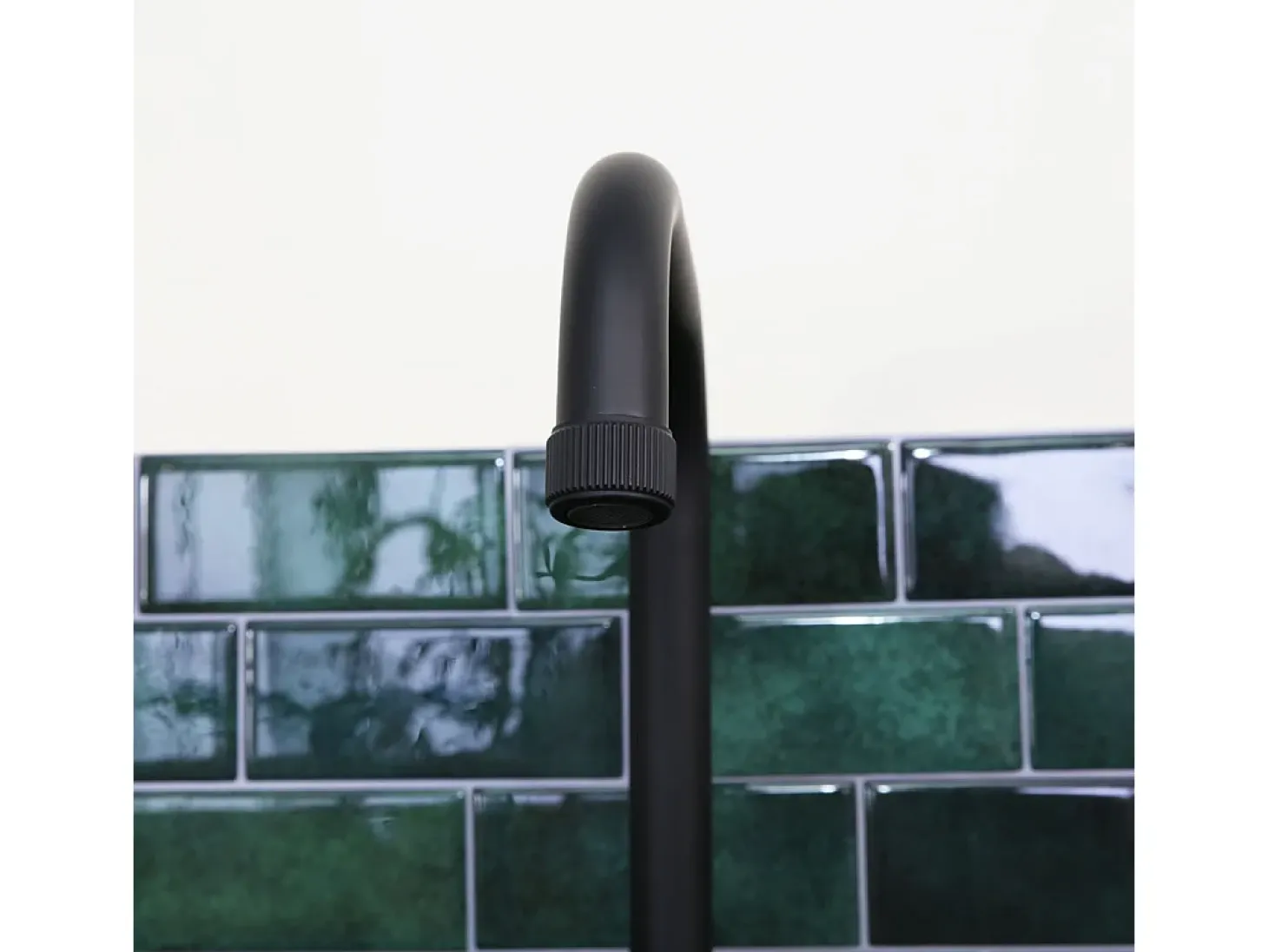 Indus mezclador para fregadero negro mate Essebagno