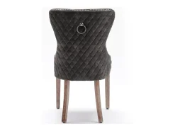 Juego de 6 sillas de cocina de terciopelo gris con detalles en tachuelas plateadas y patas de madera marrón.