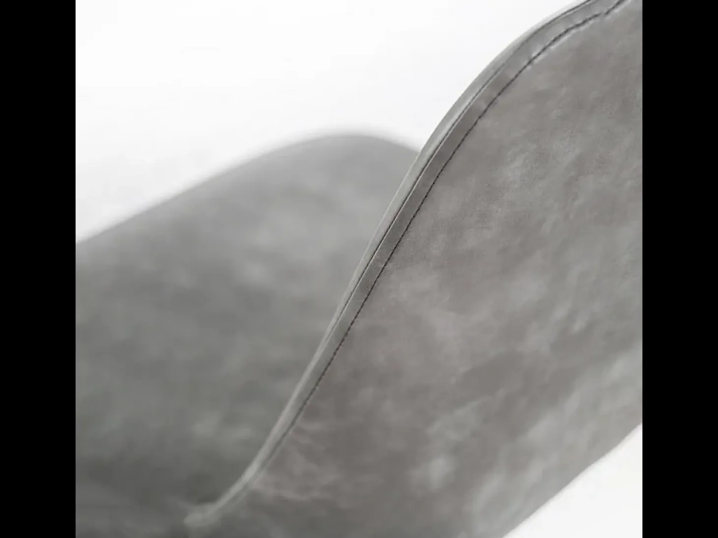 Juego de 4 sillas de comedor modernas "Damascus" en gris claro tapizadas en piel sintética suave al tacto.