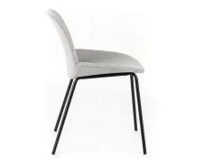 Juego de 4 sillas de comedor "Sami" de tela gris claro con elegantes patas modernas de metal pintado.