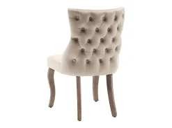 Juego de 6 sillas de comedor, tapizadas en terciopelo, con detalles de tachuelas y patas de madera maciza, color beige.