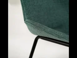 Juego de 4 sillas de comedor "Sami" de tela color aguamarina con elegantes patas modernas de metal pintado.