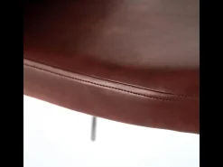 Juego de 4 sillas de comedor modernas "Damascus" en color burdeos, tapizadas en piel sintética suave al tacto.