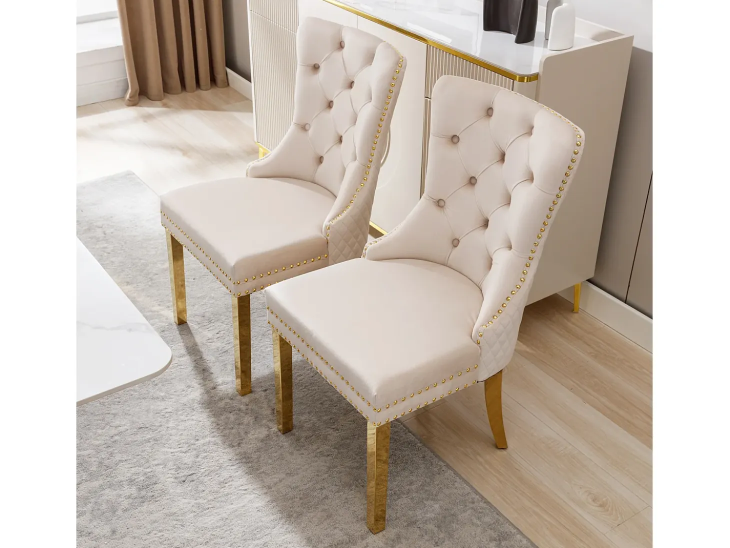 Juego de 2 sillas de comedor - Silla tapizada con tachuelas decorativas y patas de metal dorado - terciopelo beige