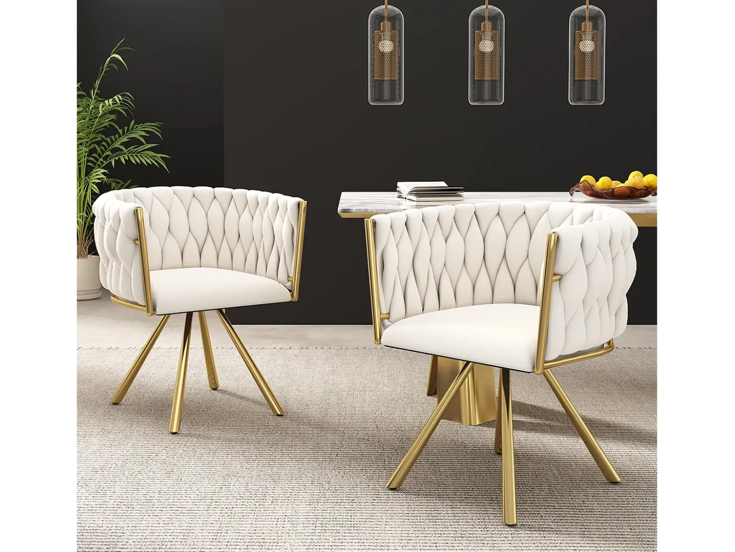 Juego de 4 sillas giratorias con patas de metal dorado y tapizadas en terciopelo beige.