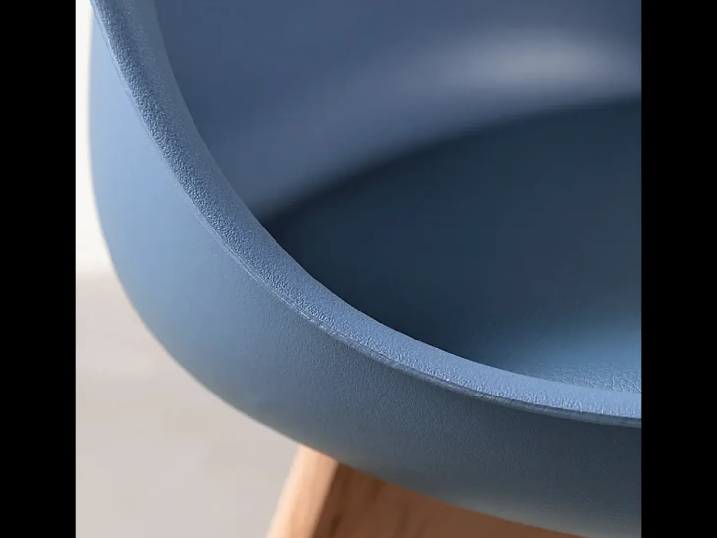 Juego de 2 sillas "Stilezze" tapizadas en ecopiel azul, sillones con patas de madera, 52x48,5 cm, 82h
