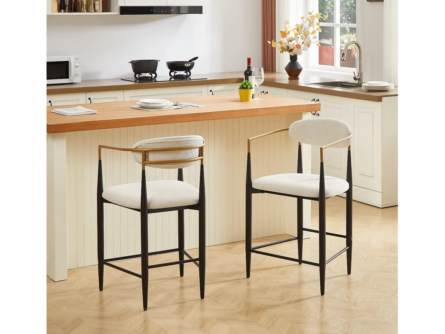 Juego de 2 taburetes de bar con reposabrazos - Tejido beige - Estructura de metal negro y dorado