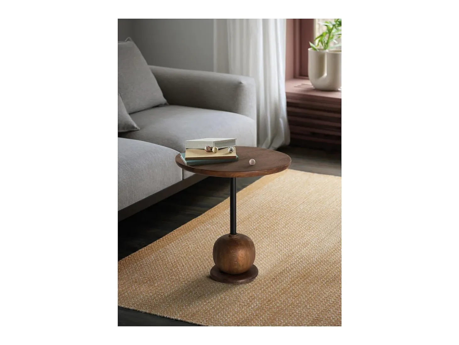 Mesa auxiliar circular de madera de mango