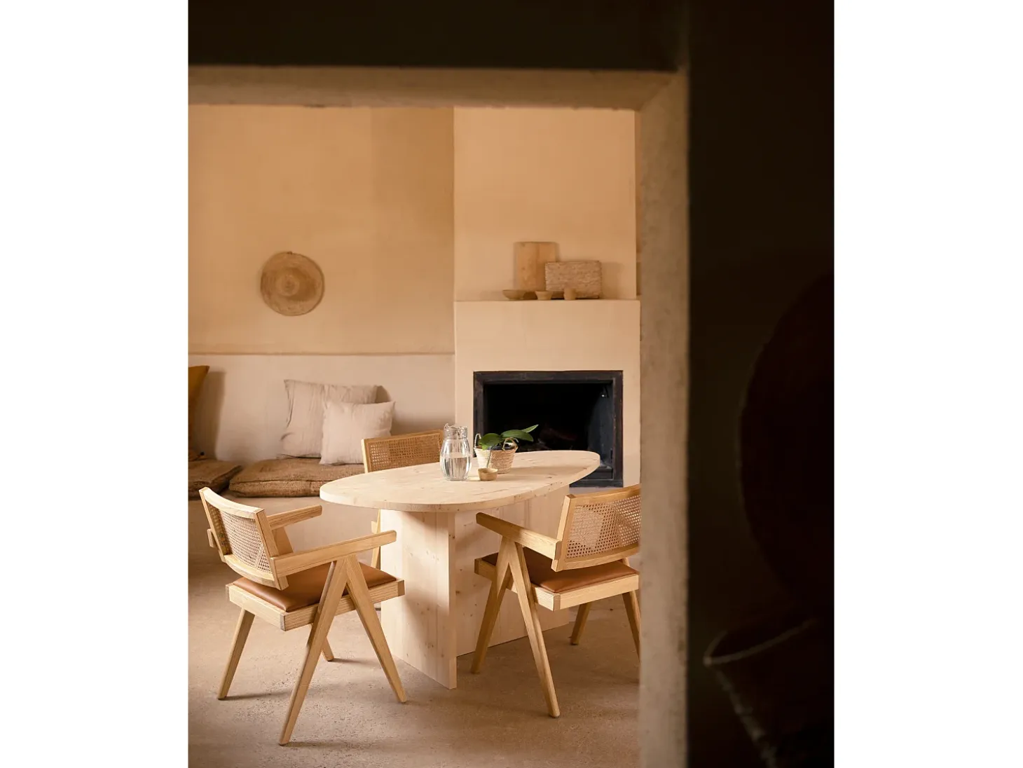 Mesa de comedor de forma orgánica de madera de abeto maciza Decowood en tono natural de 142,9x75cm - MUR - DECOWOOD
