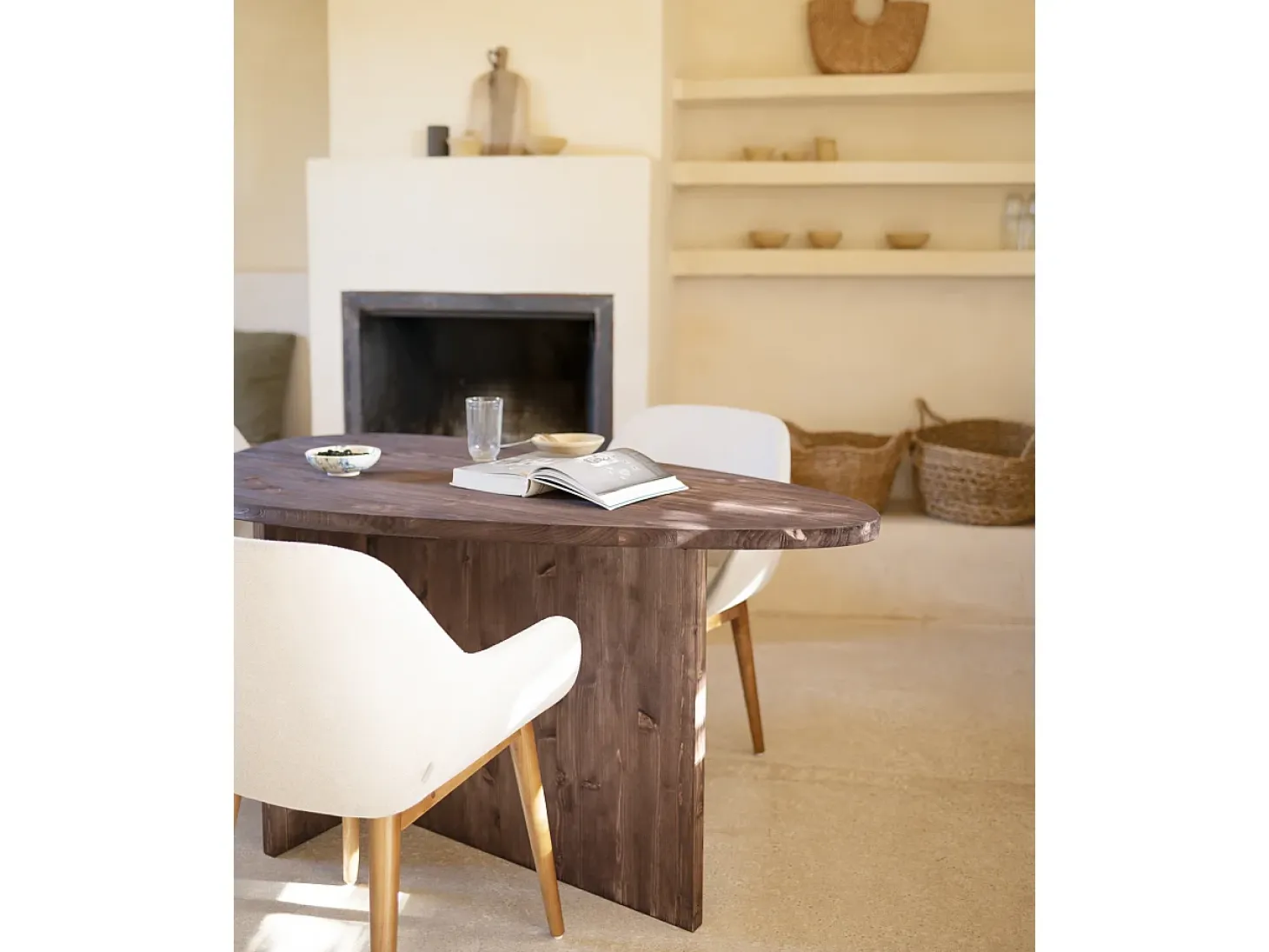 Mesa de comedor de forma orgánica de madera de abeto maciza Decowood en tono nogal de 142,9x75cm - MUR - DECOWOOD