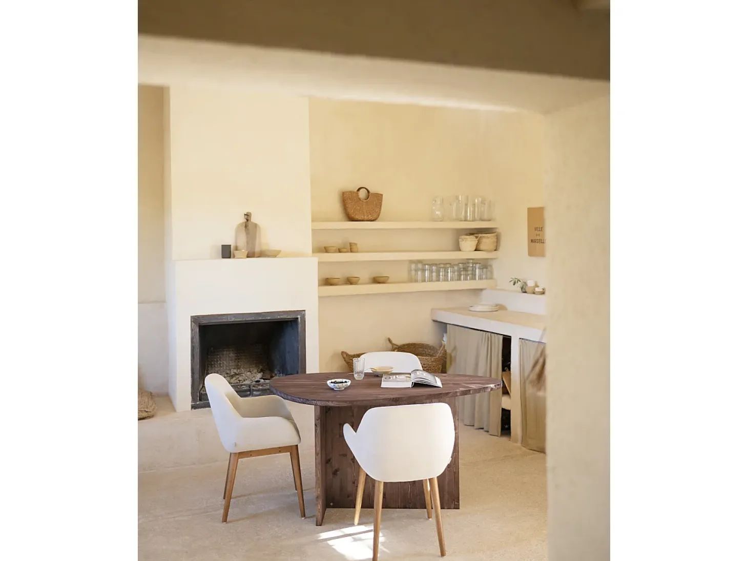 Mesa de comedor de forma orgánica de madera de abeto maciza Decowood en tono nogal de 142,9x75cm - MUR - DECOWOOD