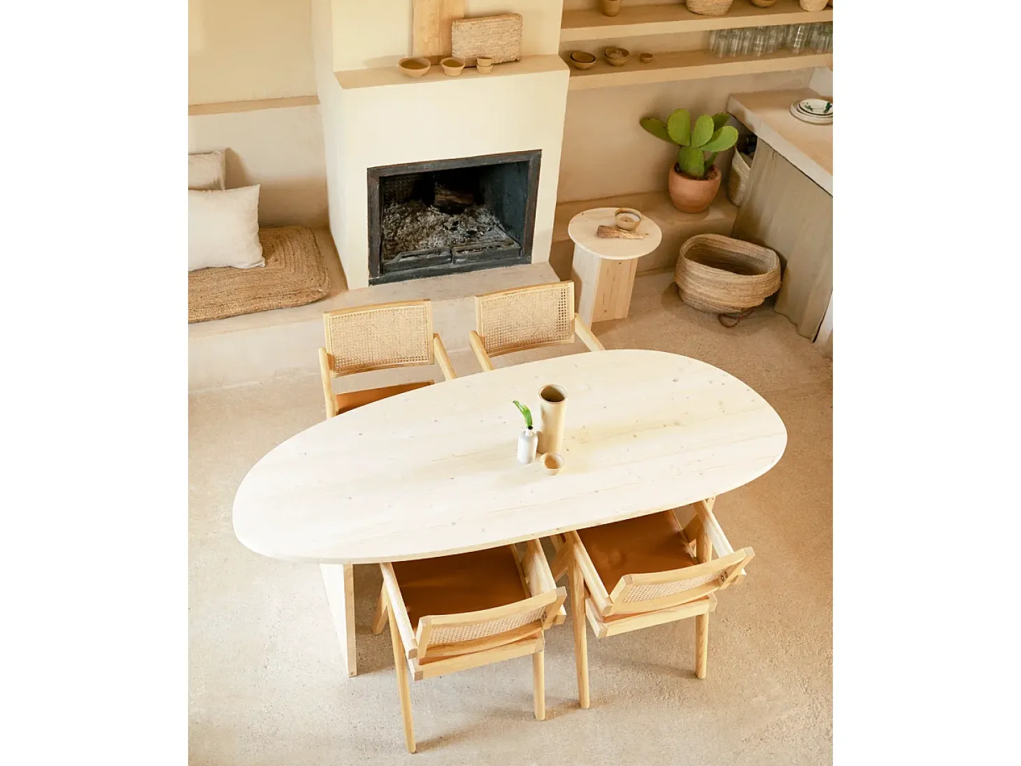 Mesa de comedor de forma orgánica de madera de abeto maciza Decowood en tono natural de 210,9x75cm - MUR - DECOWOOD