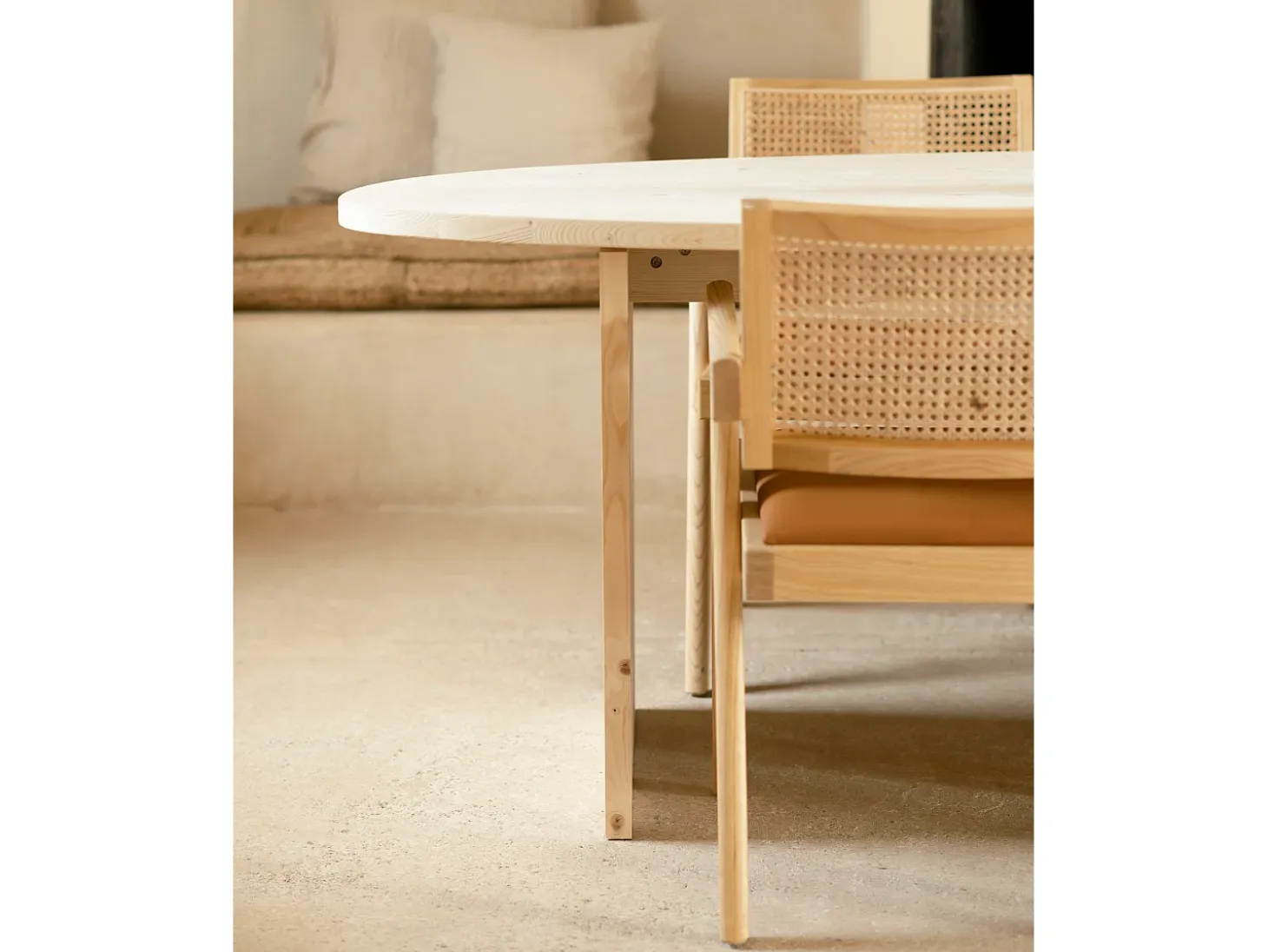 Mesa de comedor de forma orgánica de madera de abeto maciza Decowood en tono natural de 210,9x75cm - MUR - DECOWOOD