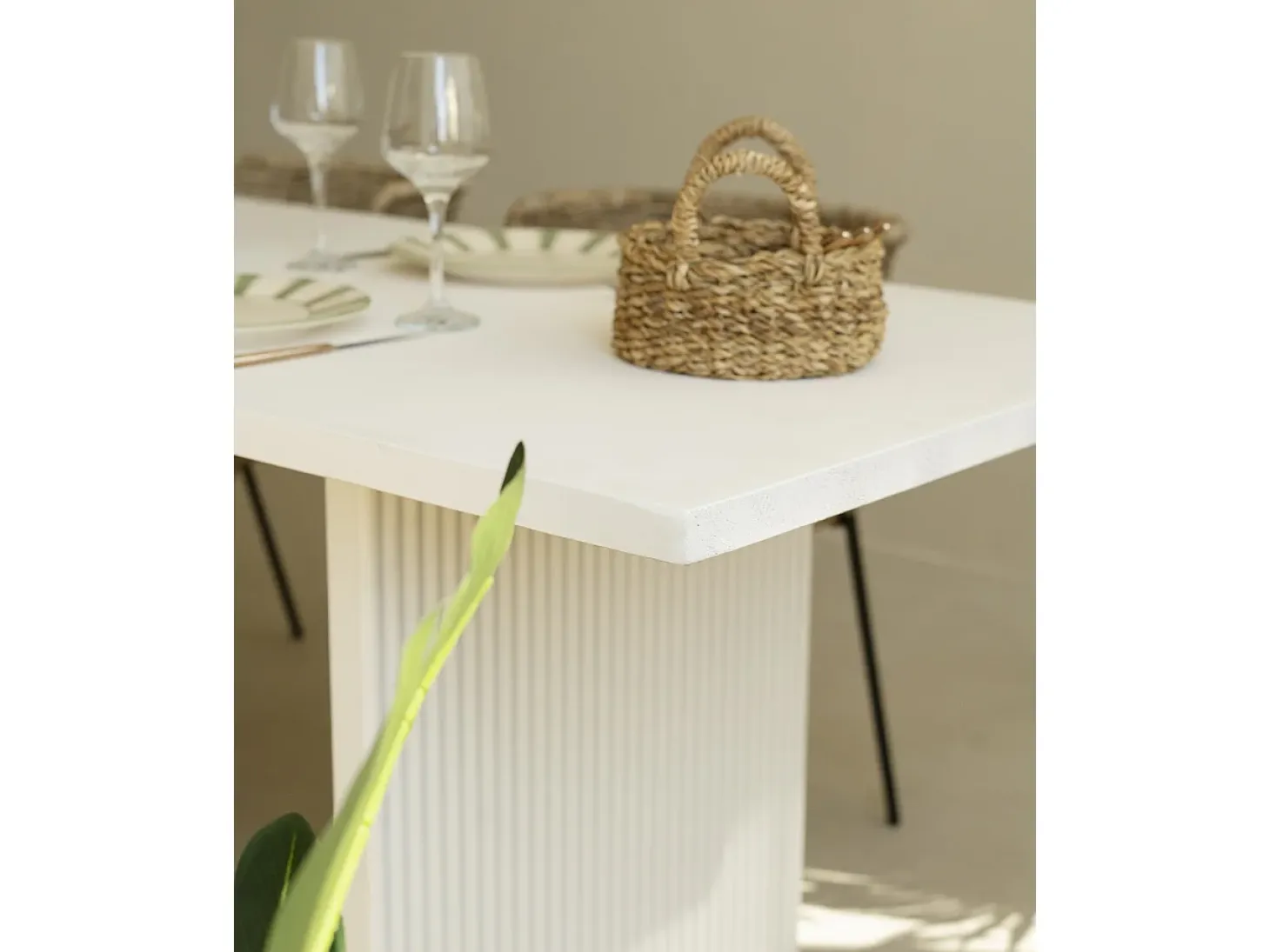 Mesa de comedor de madera de pino maciza rectangular con patas ranuradas Decowood de 180x80cm en tono blanco - BALI - DECOWOOD