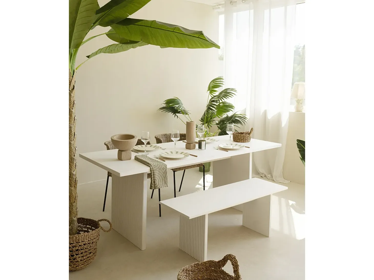Mesa de comedor de madera de pino maciza rectangular con patas ranuradas Decowood de 140x80cm en tono blanco - BALI - DECOWOOD