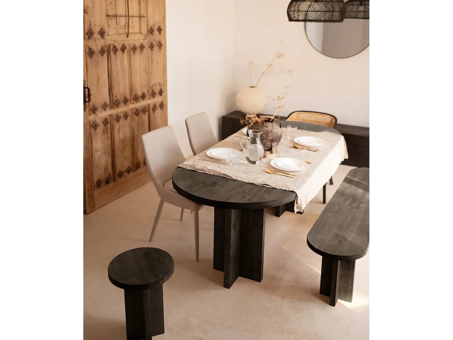 Mesa de comedor de madera maciza de abeto ovalada Decowood en tono negro de 180x80cm - TOKYO - DECOWOOD