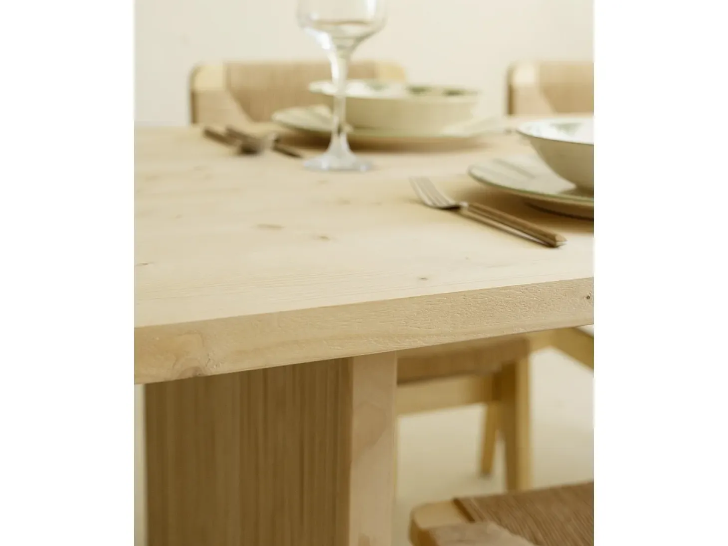 Mesa de comedor de madera de pino maciza rectangular con patas ranuradas Decowood de 140x80cm en tono natural - BALI - DECOWOOD
