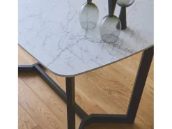 Mesa de comedor efecto mármol, patas de metal, de 4 a 6 plazas blanco