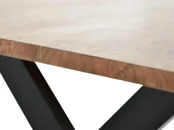 Mesa de comedor en madera acacia natural y patas de metal negro