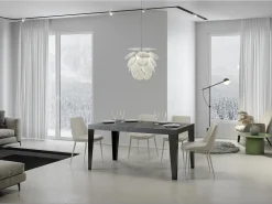 Mesa de comedor extensible Flavio-Color Gris cemento-Base y soporte con ruedas-5 alargaderas finas-Ancho extensible